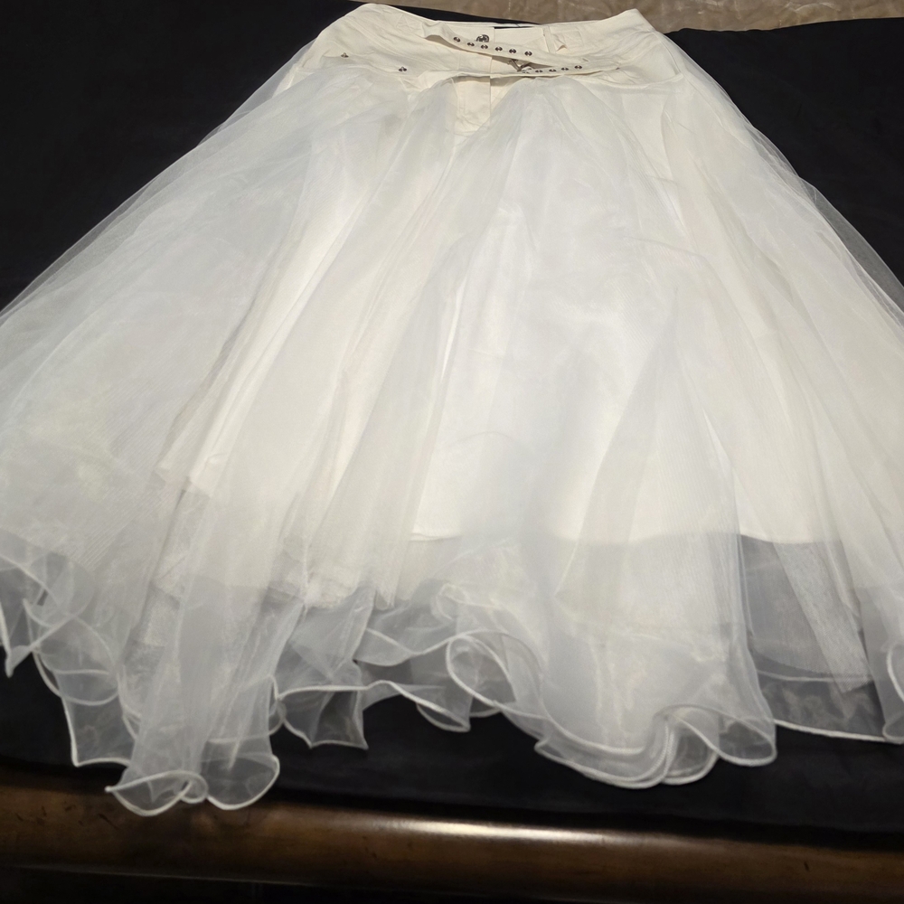AKIRA Elegant White Maxi Skirt